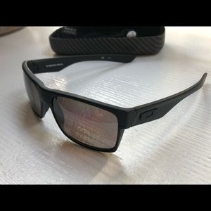 Polarized Oakley sunglasses-like new